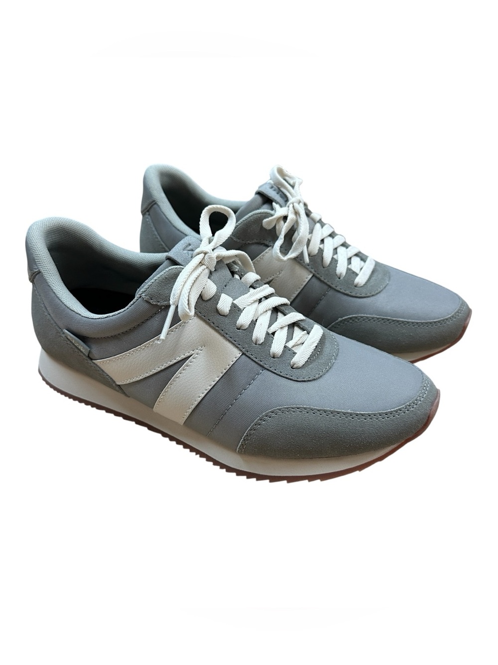 Kizik Milan Light Gray Low-Top Sneakers with White Contrast Stripes Size 10.5